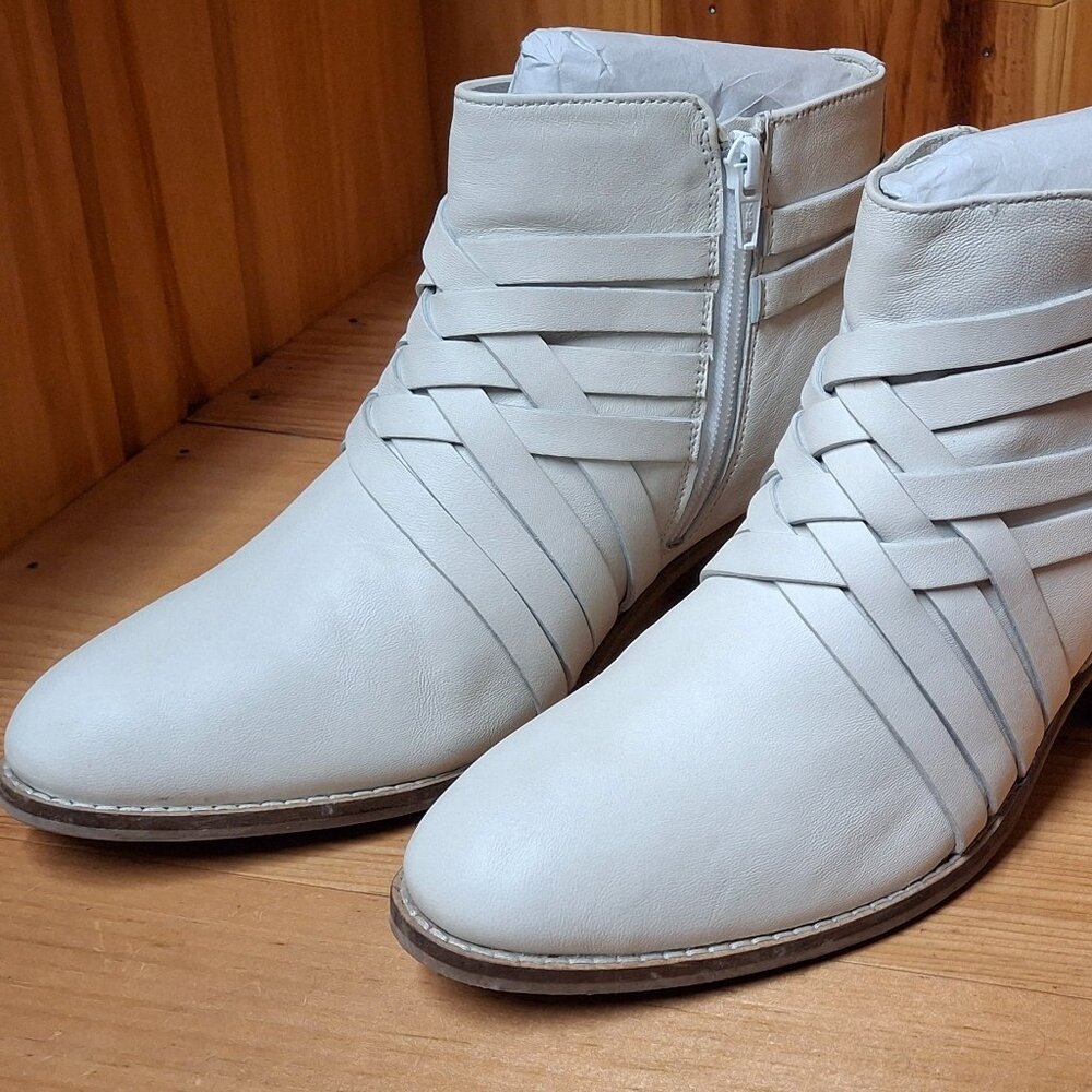 Coldwater Creek Ivory booties 8M